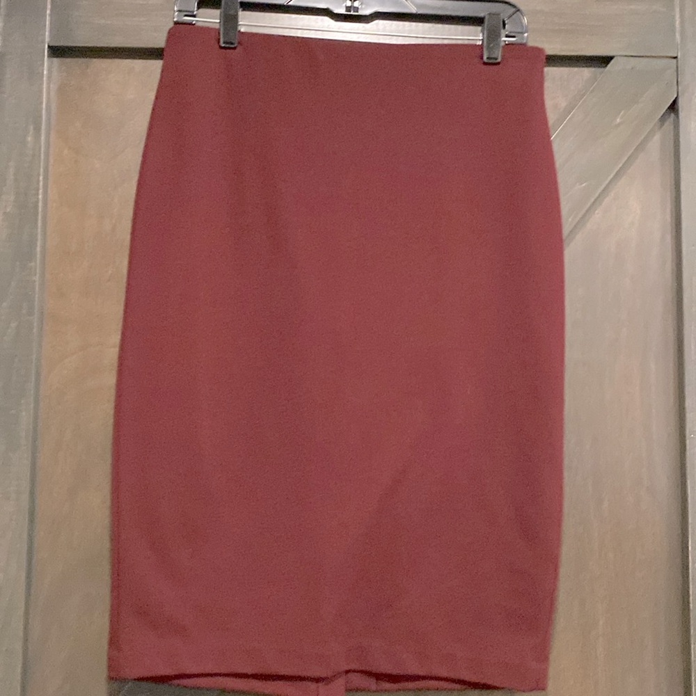 Burgundy knit pencil skirt. Size 6.